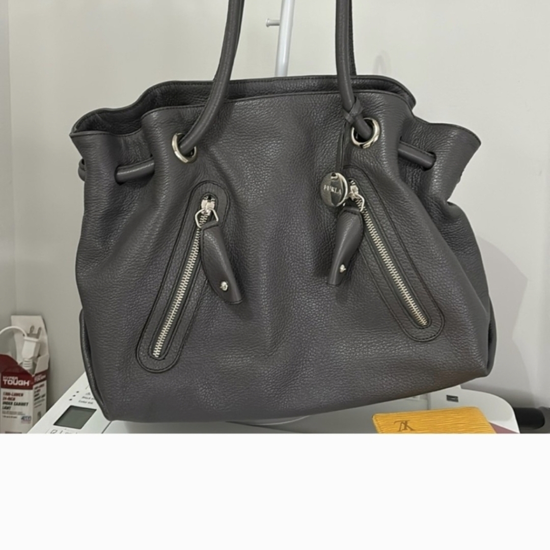 Veuc Furla Gray Leather Shoulder Bag Excellent Condition.